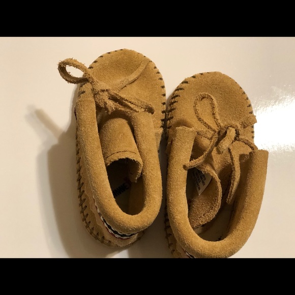 Minnetonka Baby Leather Moccasins - Picture 6 of 8
